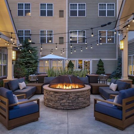 Residence Inn By Marriott Long Island Islip/Courthouse Complex Сентрал-Айлип Экстерьер фото