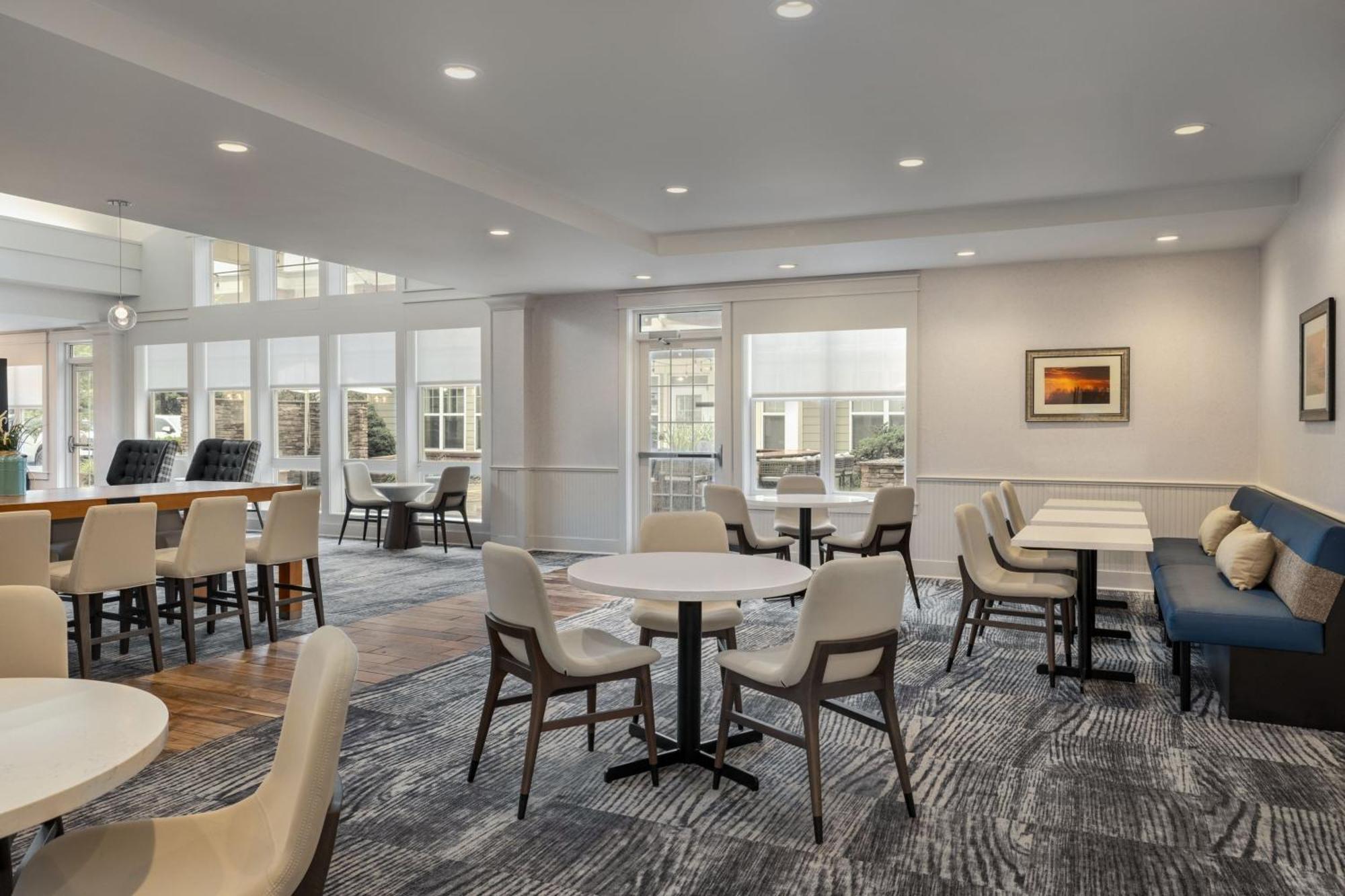 Residence Inn By Marriott Long Island Islip/Courthouse Complex Сентрал-Айлип Экстерьер фото