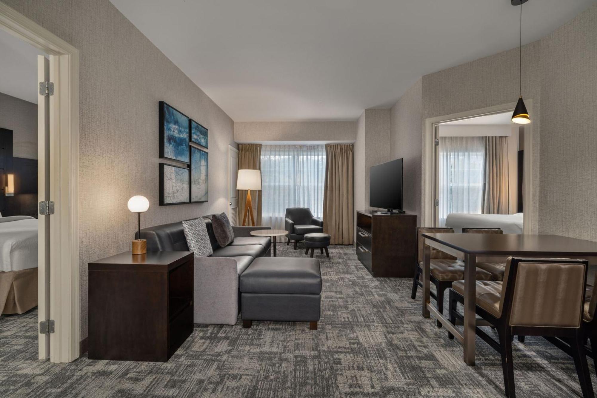 Residence Inn By Marriott Long Island Islip/Courthouse Complex Сентрал-Айлип Экстерьер фото