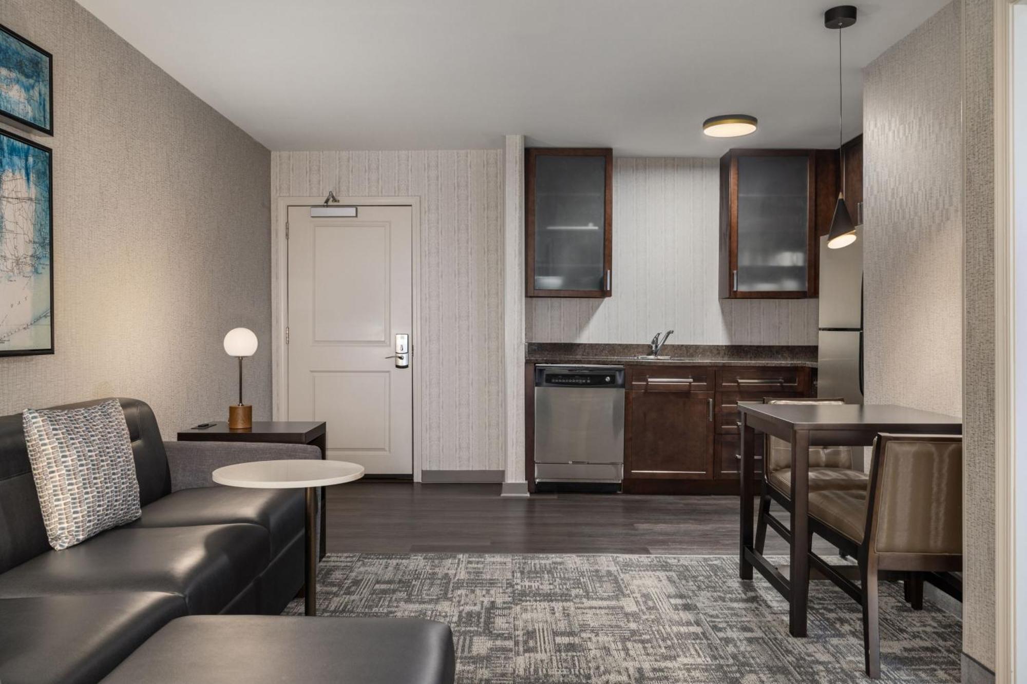 Residence Inn By Marriott Long Island Islip/Courthouse Complex Сентрал-Айлип Экстерьер фото